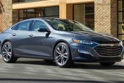 2022 Chevrolet Malibu Front Right Side in Silver